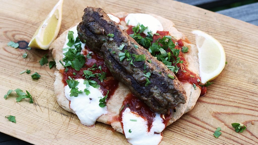 Oletko koskaan kokeillut kebabin valmistamista itse? Katso resepti Sivumaku-blogista!