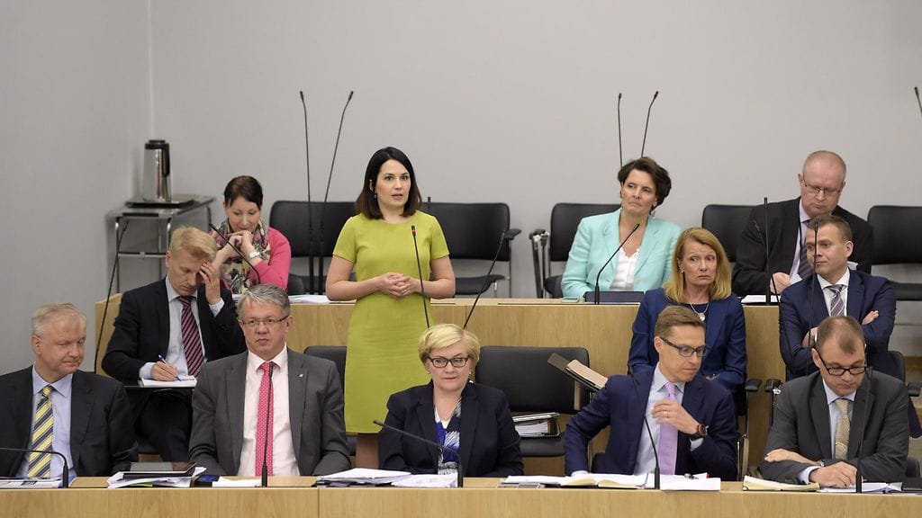 Hallitus eduskunnan täysistunnossa Sibelius-Akatemian tiloissa Helsingissä kesäkuussa.