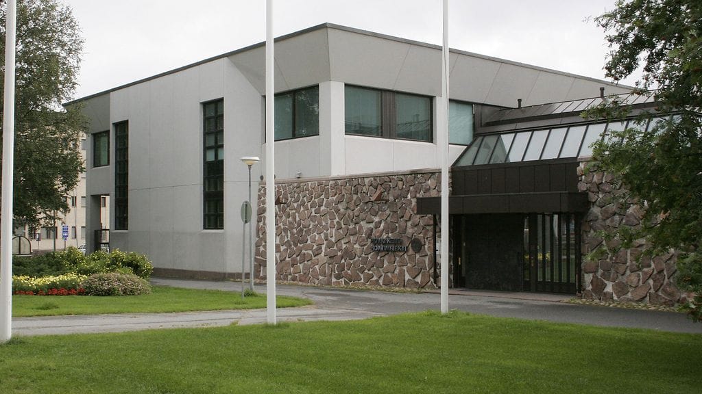 Rovaniemen hovioikeus on korottanut seksuaalirikoksiin syyllistyneen miehen tuomiota.