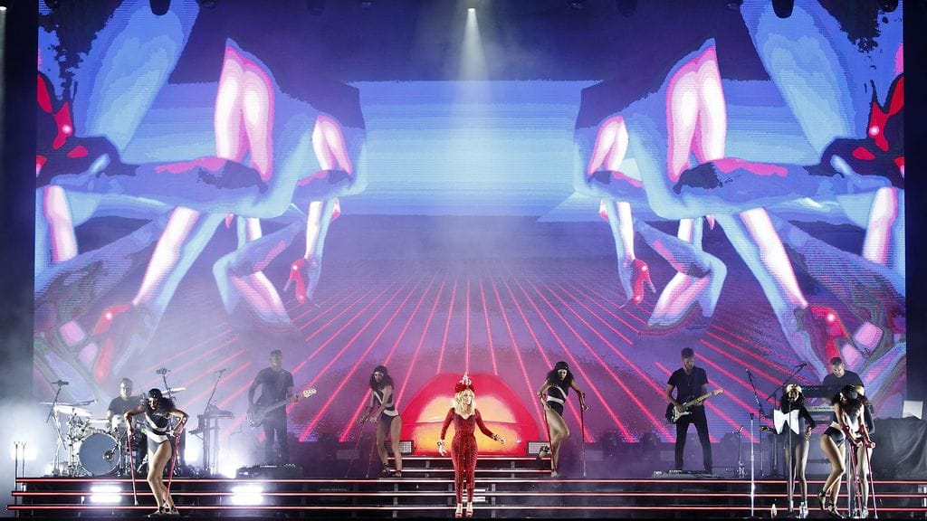 Kylie keikka lehtikuva 4