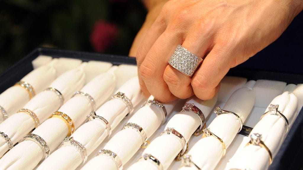 Timanttien määrä vaihtelee muodin mukana.