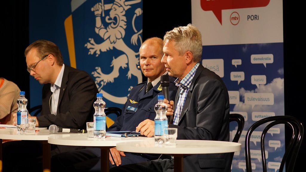 Puolustusvoimain komentaja Jarmo Lindberg kertoo ymmärtävänsä kansan huolen Suomen puolustuskyvyn kestävyydestä.