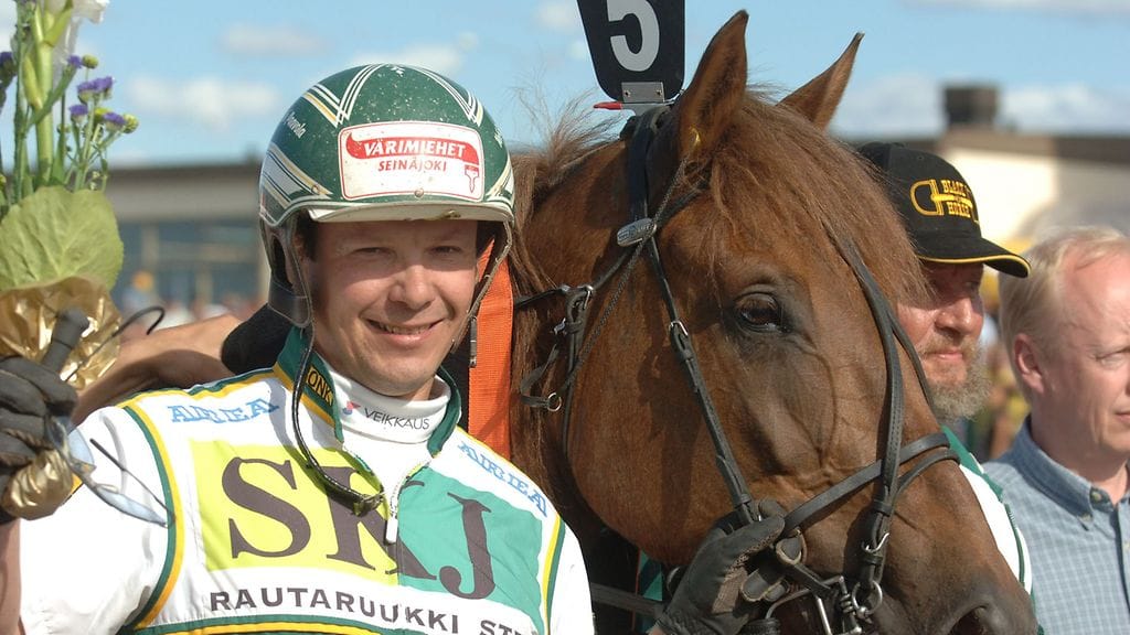 Veli-Erkki Paavola taitaa kylmäverihevosten kanssa työskentelyn.