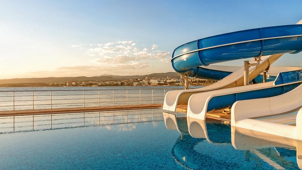 Neljä oppilasta joutui sairaalahoitoon saatuaan pahoja palovammoja auringosta vesipuistossa vietetyn päivän jälkeen. Kuvituskuva.