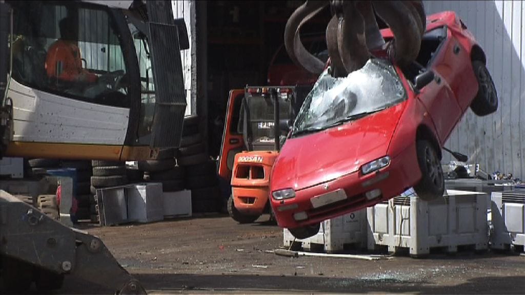 Romutuspalkkiokampanjan myötä sekä uusien autojen kauppa että romuttajien työpäivät ovat vilkastuneet.