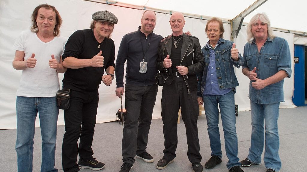 AC/DC backstagella Live Nation