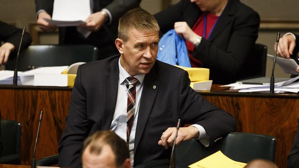 Kansanedustaja Tom Packalén (ps.) sanoo olevansa syvästi pettynyt puolutoverinsa Olli Immosen kirjoitukseen.