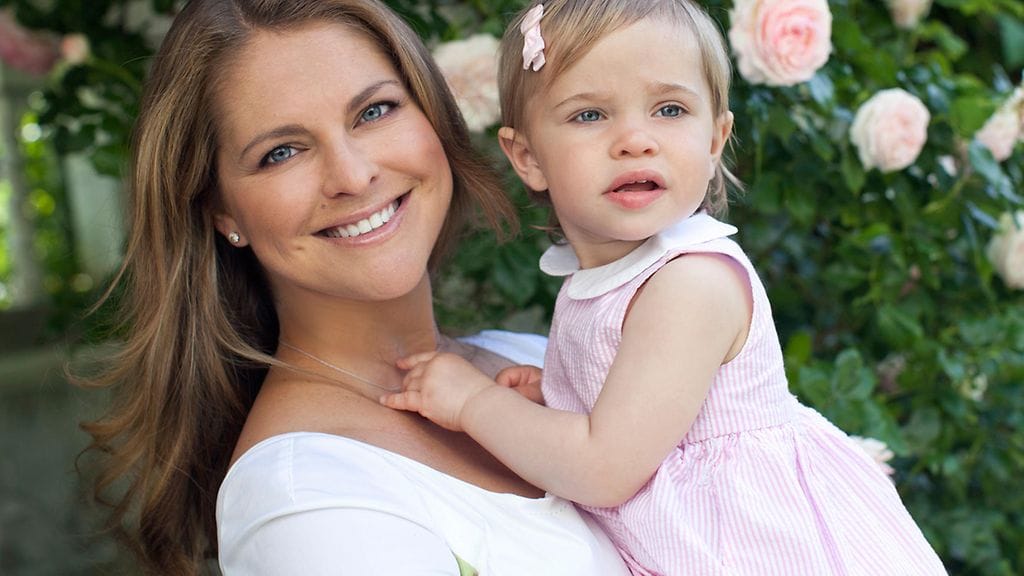 Madeleine ja Leonore kesä 2015 Sollidenissa.