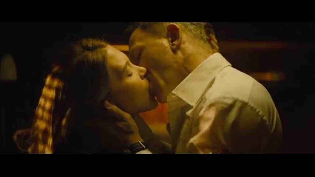 Bond tyylilleen uskollisena Spectren uudessa trailerissa.