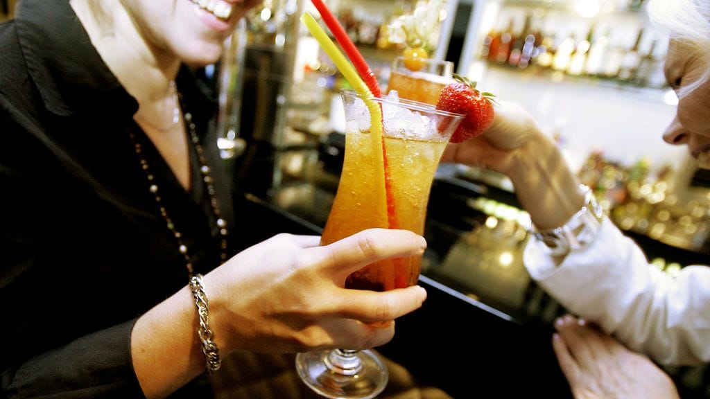 Sex on the Beach, Ampiainen, Ville Vallaton, Sininen enkeli – muistatko vielä vanhat suosikit?