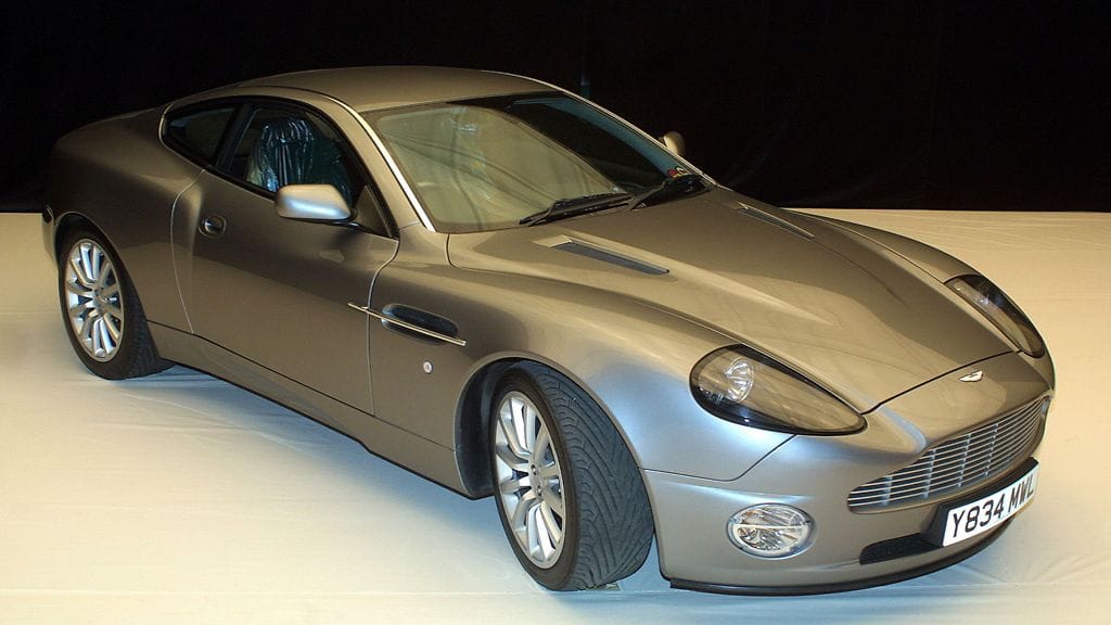 Aston-Martin-V12-Vanquish,-Die-another-day
