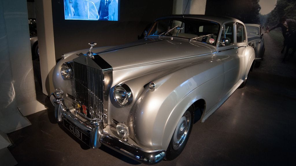Rolls-Royce-Silver-Cloud-II,-the-view-to-kill
