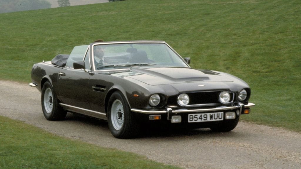 Aston-Martin-V8,-vaaran-vyöhykkeellä