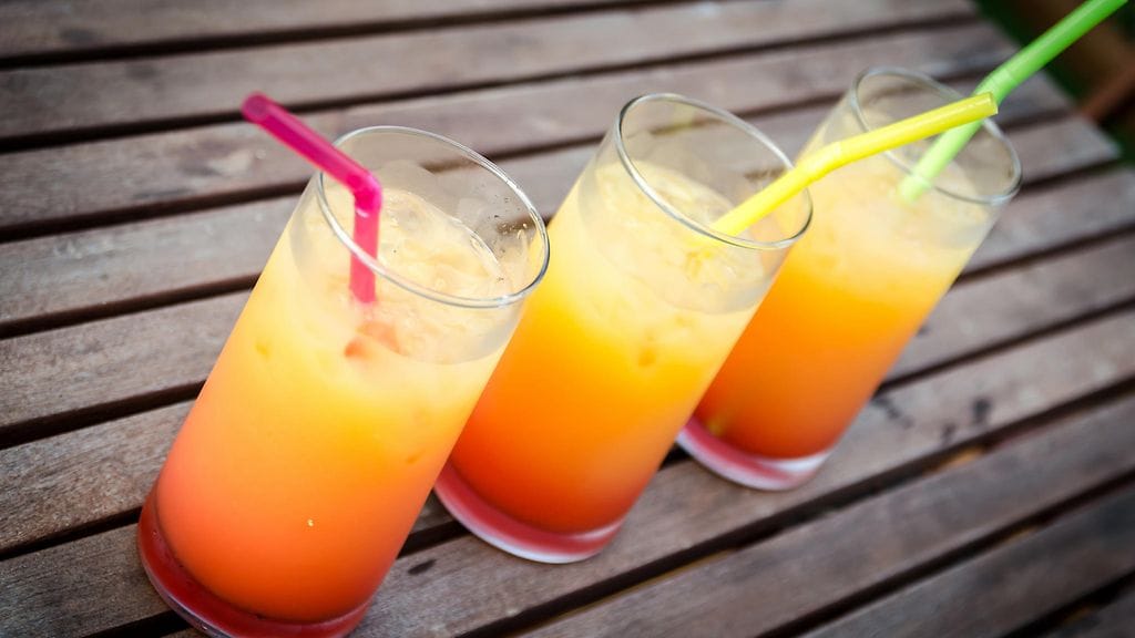 Vodkaa, Passoa-likööriä ja appelsiinimehua. sisältävä Kelkka on nimetty keksijänsä mukaan.