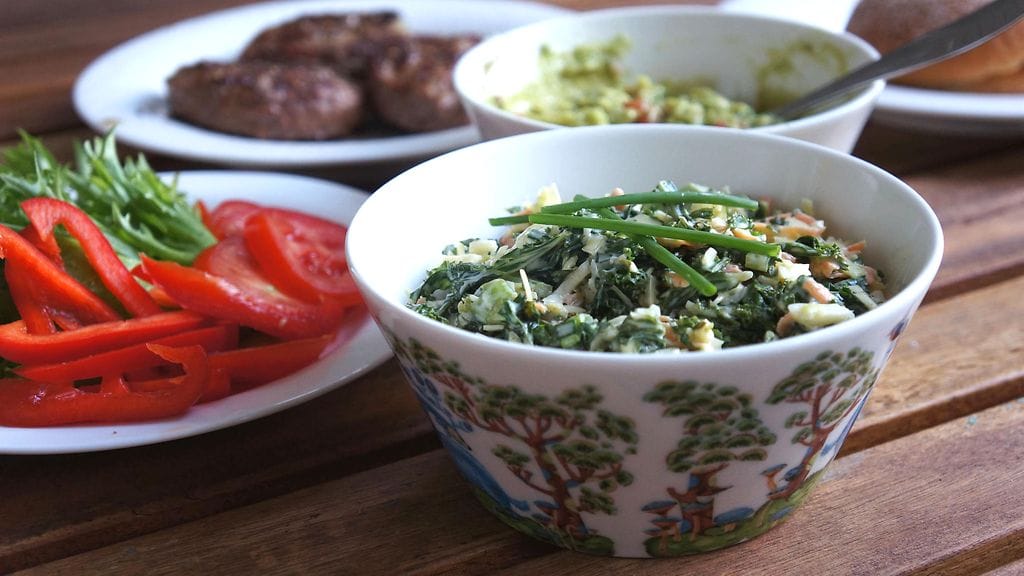 Kaleslaw on herkullista ja värikästä kesäruokaa. Kokeile grilliruoan lisukkeena.