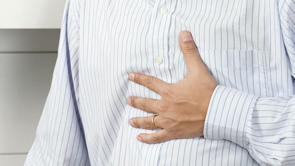 Ruokatorveen nousevat mahahapot aiheuttavat poltetta. Kuvituskuva.