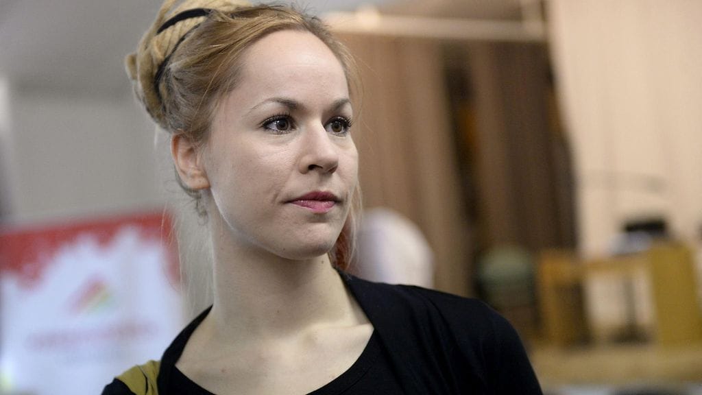 Hanna Sarkkisen mukaan kuukautissuojiin voi kulua naiselta tuhansia euroja.