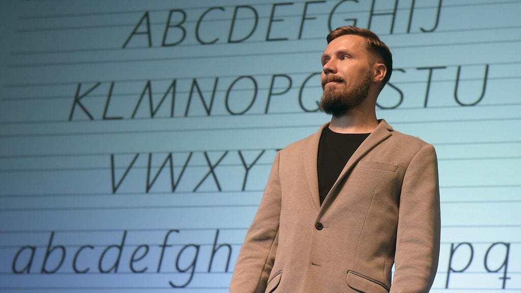 Uudet tekstauskirjaimet on suunnitellut kirjainmuotoilija ja typografi Jarno Lukkarila.
