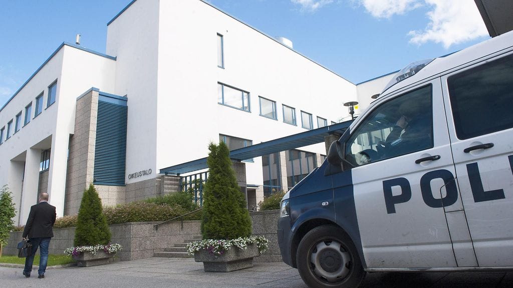 Miehet käyttivät oikeuden mukaan hyväkseen uhrin avutonta tilaa. Toinen miehistä oli ainakin kerran ja toinen kahdesti sukupuoliyhteydessä uhrin kanssa.