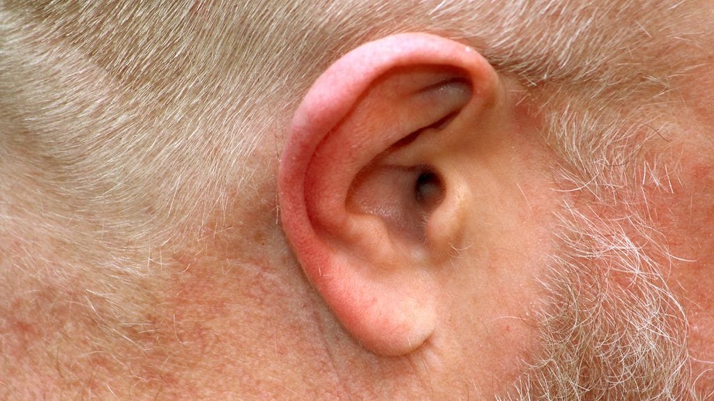 Kuulon huonontumista ei aina tiedosteta tai myönnetä. Kuvituskuva.