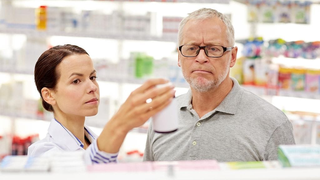 ikäkuulo_apteekki_mies