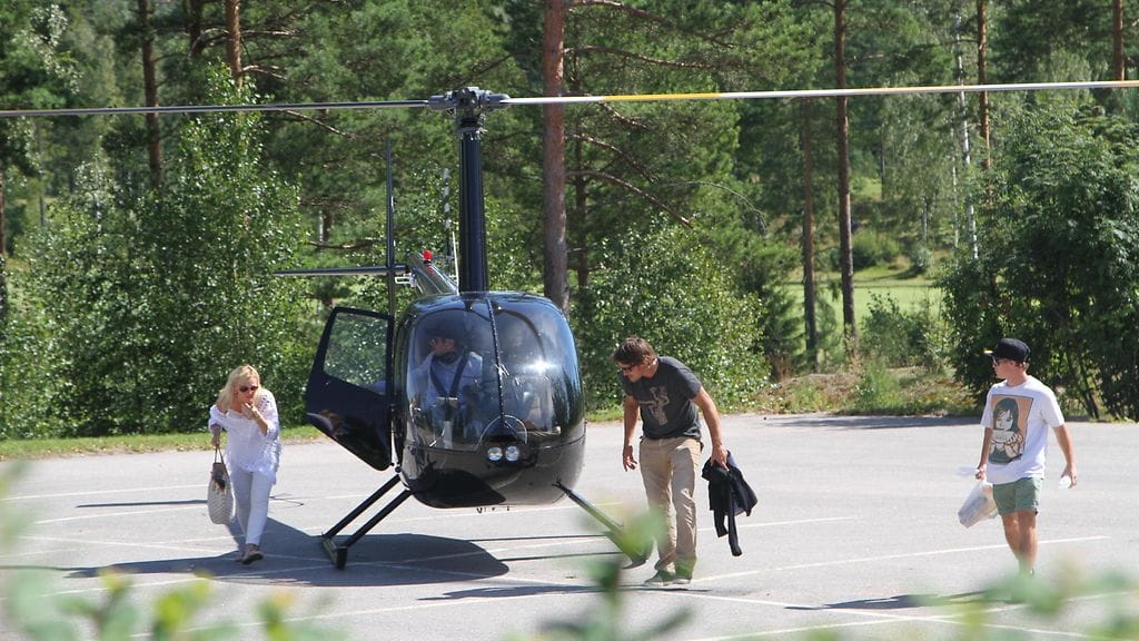 Sirpa ja Teemu Selänne saapuvat Kummit Golf -tapahtumaan Hirsalassa 5.8.2015. (1)