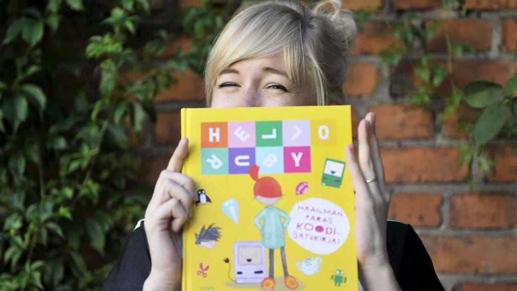 Maailman ensimmäisen koodausaiheisen lastenkirjan kirjoittanut Linda Liukas esitteli teostaan Otavan sisäpihalla Helsingissä keskiviikkona.