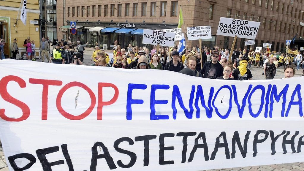 Fennovoiman ydinvoimalahanketta vastustava mielenosoitus Helsingissä 6. elokuuta 2015.