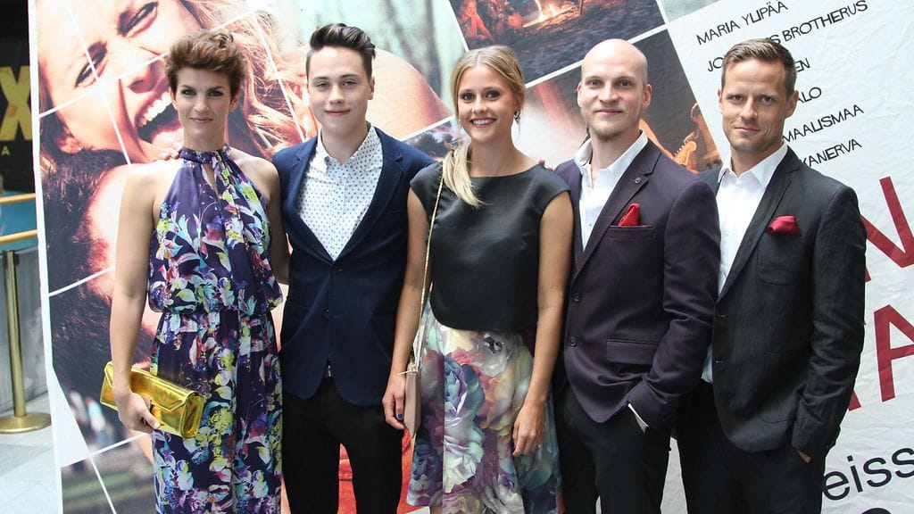 Ollaan vapaita -musiikkieelokuvan tähdet Maria Ylipää, Johannes Brotherus, Pihla Maalismaa, Riku Nieminen ja Peter Kanerva kutsuvierasensi-illassa Helsingissä 6.8.2015.