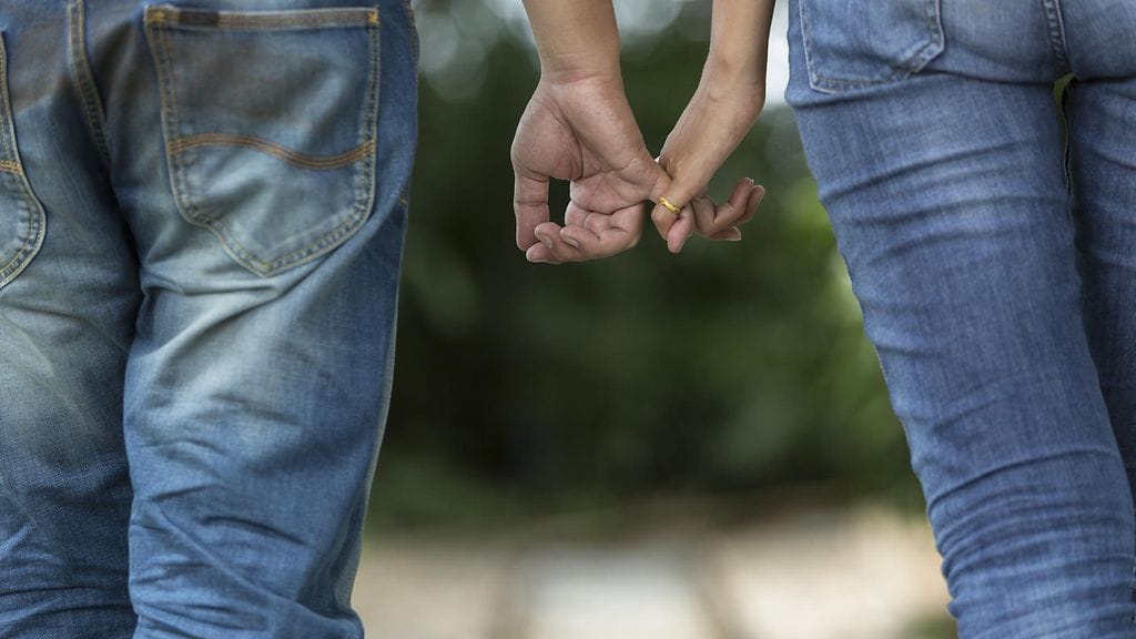 Kaksin yhdessä, toisiinsa tutustumassa.