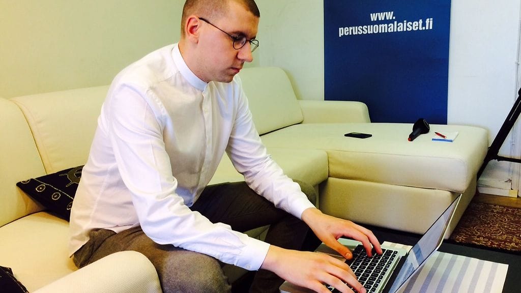 Perussuomalaisen nuorten mielestä kyseiset pykälät ovat ”tunnusmerkistöltään monitulkintaisia, vaikka lainsäädäntöä sitoo tarkkarajaisuusvaatimus.” Kuvassa Sebastian Tynkkynen.