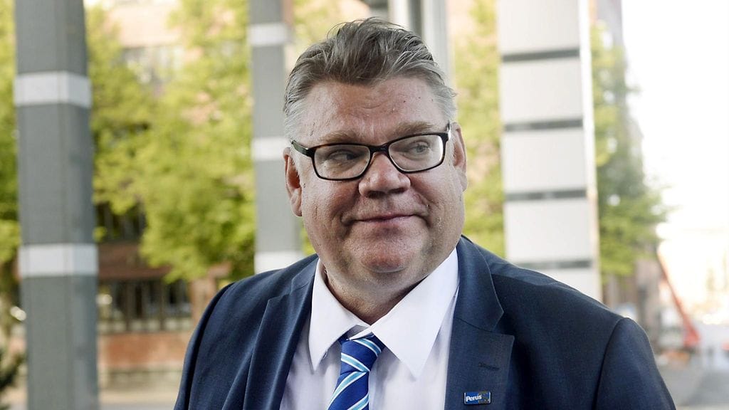 Ulkoministeri Timo Soini vierailee lauantain Toto76-ravilähetyksessä.