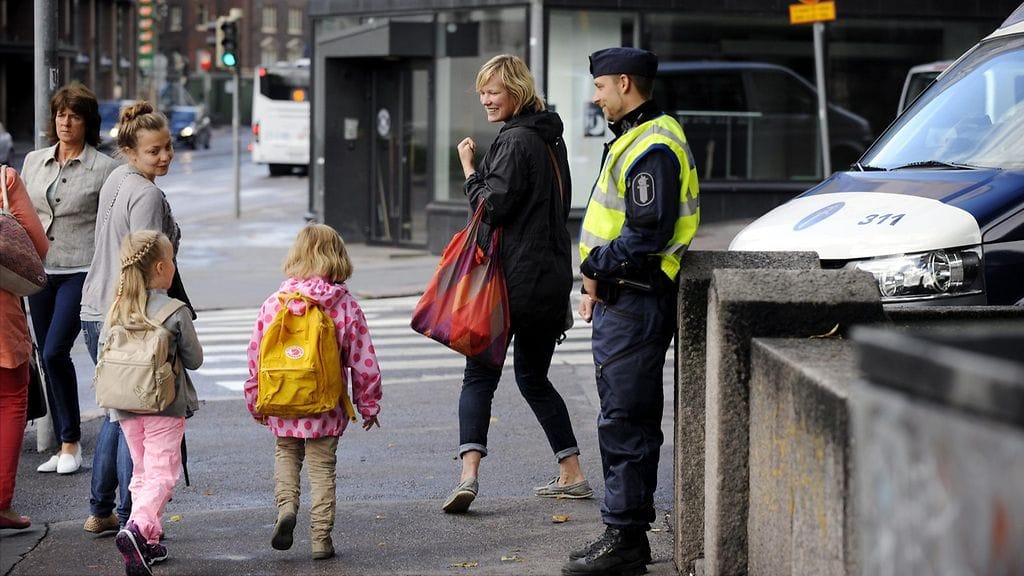 Lapsia koulumatkalla