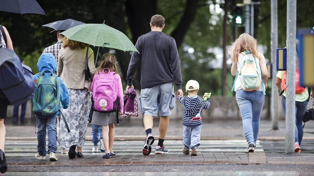 Lapsia koulumatkalla (1)