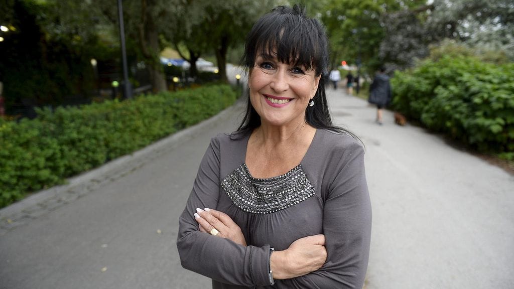 "Yritän käsitellä sitä mahdollisimman rehellisesti ja avoimesti, mutta en minä sitä ainakaan millään pelolla tai kauhulla ajattele", Sinikka Sokka kertoo ajatuksiaan vanhenemisesta.