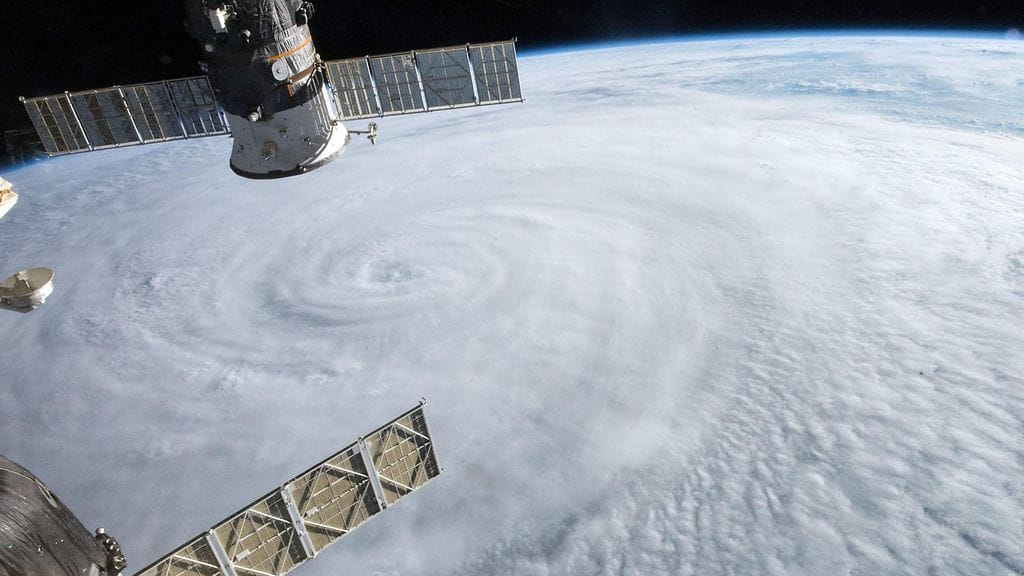 ISS-avaruusasemalla on täytynyt keksiä erikoisia keinoja mm. hygienian hoitoon.