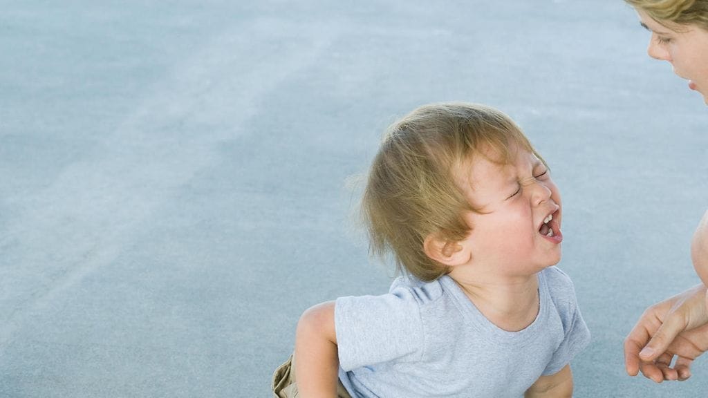 Millaisilla "paheilla" sinä lohdutat lastasi – lupaatko jäätelöä tai karkkia, kenties matkan elokuviin?