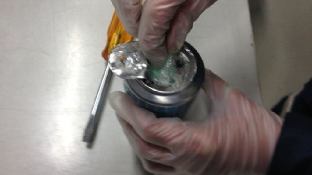 Huumeita salakuljetettiin Suomeen muun muassa juomatölkeissä.