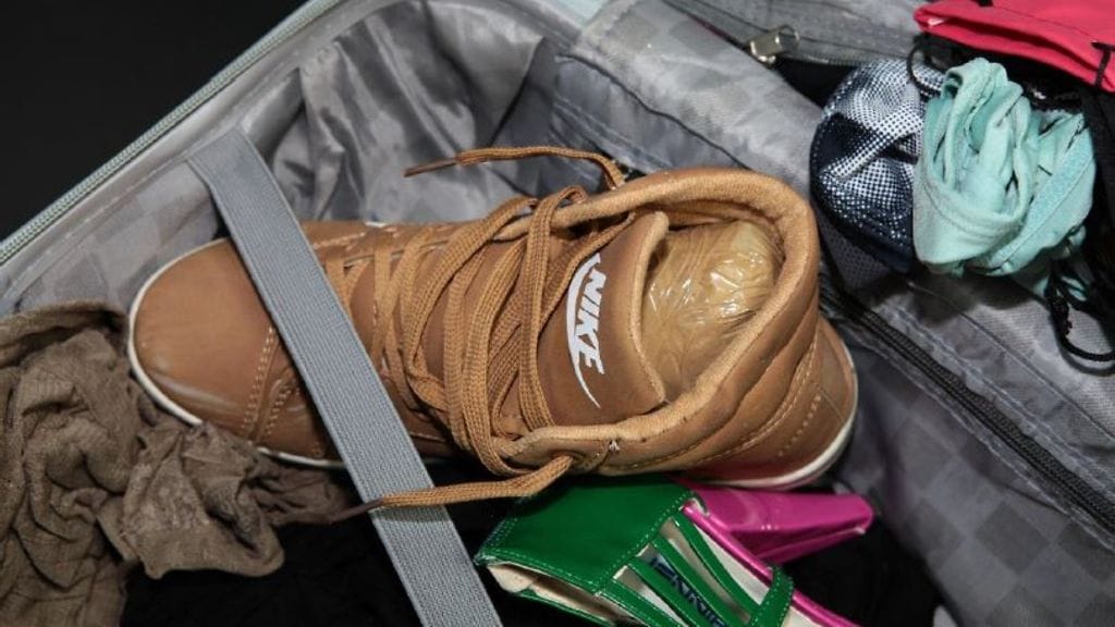 matkalaukku, kenka, huume, alfa-pvp, muuntohuume, tulli, krp