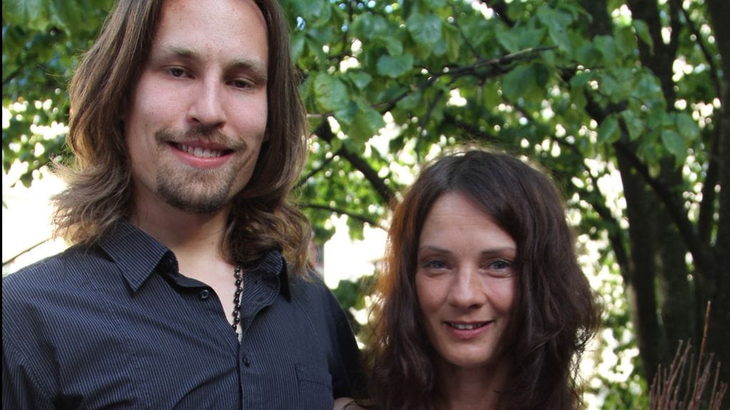 Antti Leponiemi edusti Kirsi Salon kainalossa torstaina.