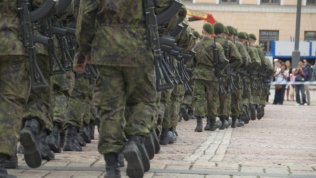 Alokkaiden ensimmäiset päivät kuluvat armeijan arkeen totuttelussa.
