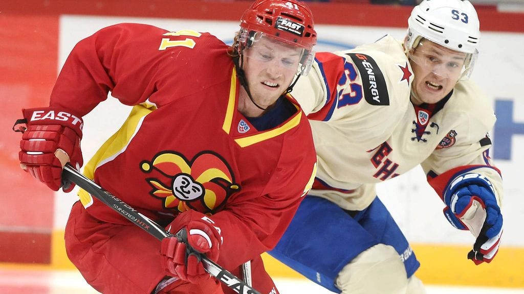 Mathis Olimbin (vas.) ura jatkuu Sveitsissä.