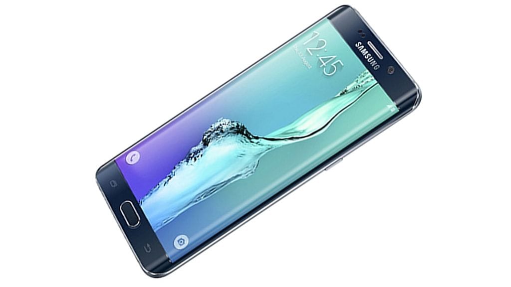 Samsung Galaxy edge+ on ulkoisesti aiemman Galaxy edge -mallin kaltainen. Reunoilta kaareva näyttö antaa puhelimelle yksilöllisen ilmeen ja käyttötuntuman.