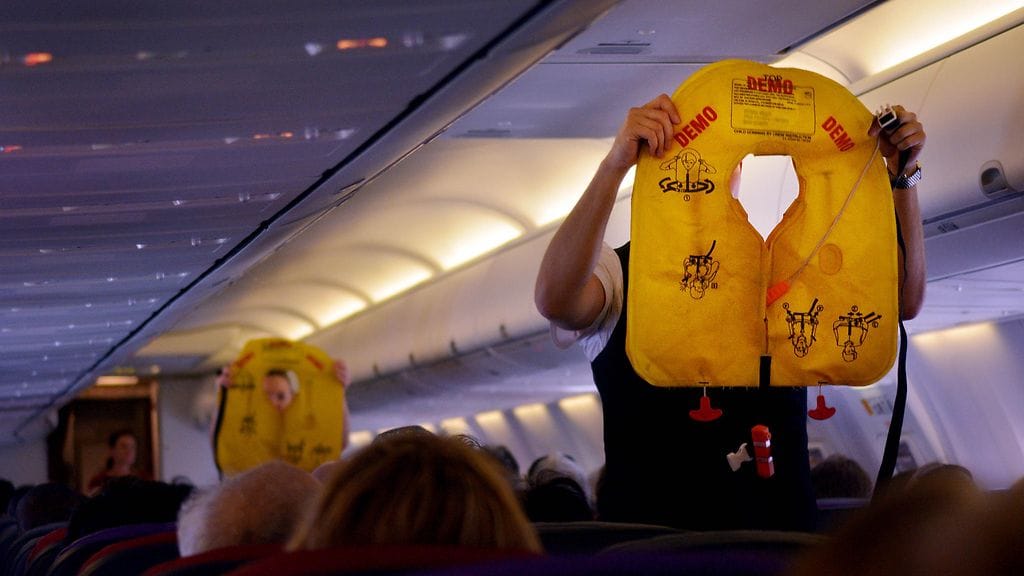 Voit joko esitellä turvallisuusohjeet, tai sitten esittää ne!