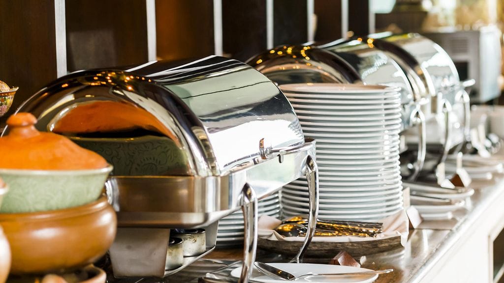 Runsaat matkustajamäärät ja kiireinen aikataulu ovat tänä kesänä ruuhkauttaneet Viking Gabriellan aamiasbuffetin useampaan otteeseen.