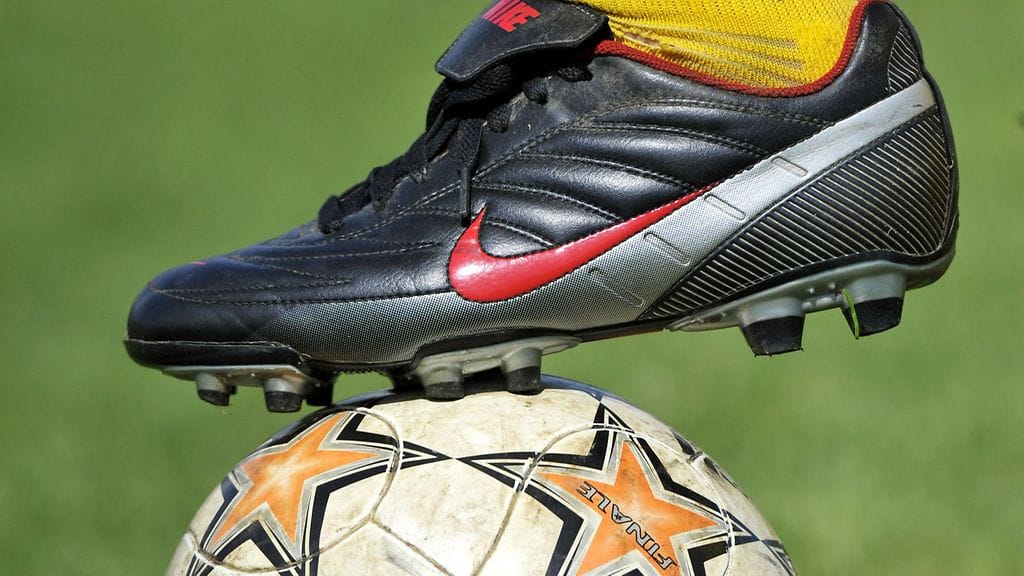 Jalkapallo juniorit kuvituskuva 2015 nappulakenkä