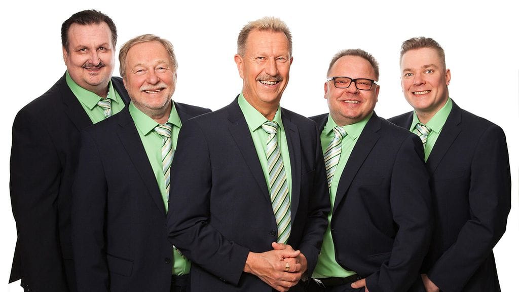 Souvarit-yhtyeen muodostavat Pauli Ruuskanen (basso), Jouni Ruokamo (koskettimet), Lasse Hoikka (laulu), Timo Salmela (rummut) sekä Mikko Keskimaunu (harmonikka ja koskettimet).