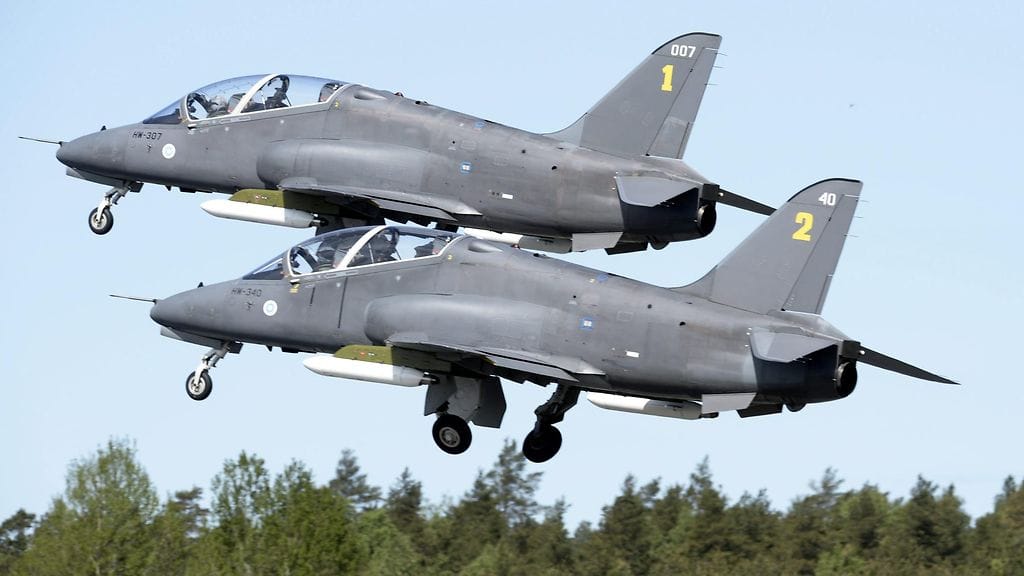 Suomen Ilmavoimien Hawk-harjoitussuihkukoneita. Kuvituskuva.