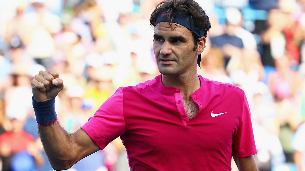 Roger Federer nähdään pelikentällä Helsingissä maanantaina.