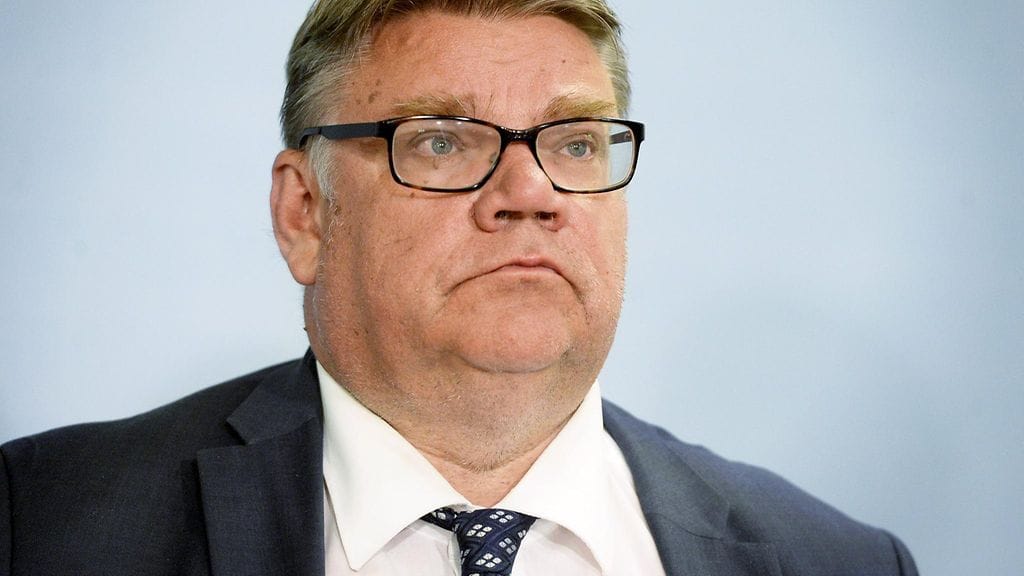 Ulkoministeri Timo Soini sai taas selitellä Perussuomalaisten - lähinnä Immosen ja Sademiehen - sanomisia kansainvälisessä mediassa.
